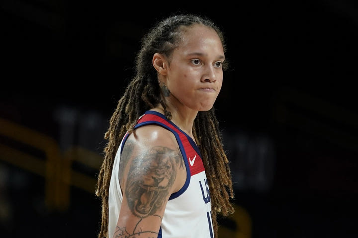 WNBA: Τιμά την Γκράινερ με φανέλα βασικής στο All Star Game