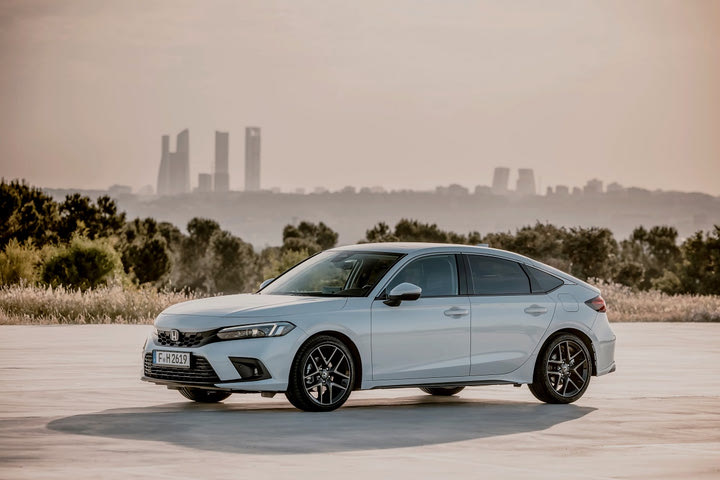 Οδηγούμε το νέο Honda Civic e:HEV: Υβριδικό με κατανάλωση 1.000αριού και επιδόσεις 1.5 Turbo