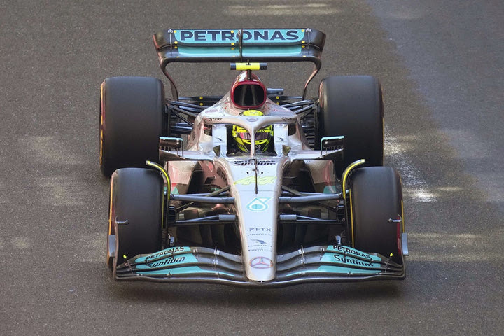 Formula 1: Ο Χαμίλτον αλλάζει μονάδα ισχύος και ξεκινάει από το τέλος του grid στη Μόντσα