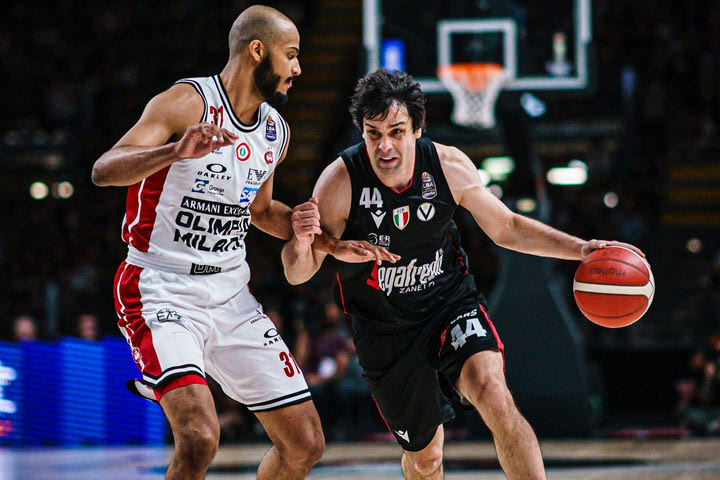 Βίρτους Μπολόνια – Αρμάνι Μιλάνο 62-66: Μπρέικ με το καλησπέρα στους τελικούς της Ιταλίας