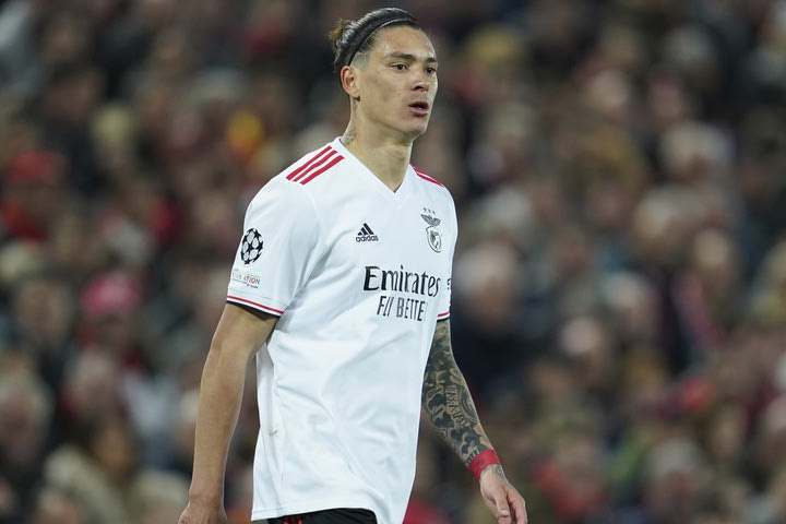 Λίβερπουλ: Ο Νούνιες προτιμά τους “reds” από τη Γιουνάιτεντ
