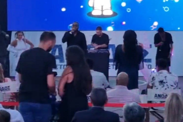 Αντετοκούνμπο: Ο Οφίλι τραγούδησε το soundtrack του “RISE” πριν από την προβολή του