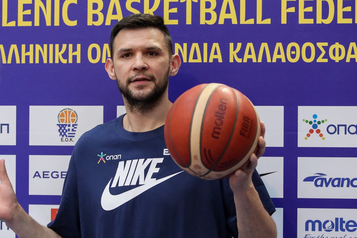 Παπανικολάου: “Ιδανική επιλογή ο Ιτούδης για την Εθνική Ανδρών”
