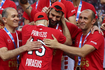 Ο Γιώργος Πρίντεζης συγκλόνισε στο “αντίο” του: “Από του χρόνου θα βλέπουμε τον Ολυμπιακό μαζί, όπως κάναμε πριν από 20 χρόνια”