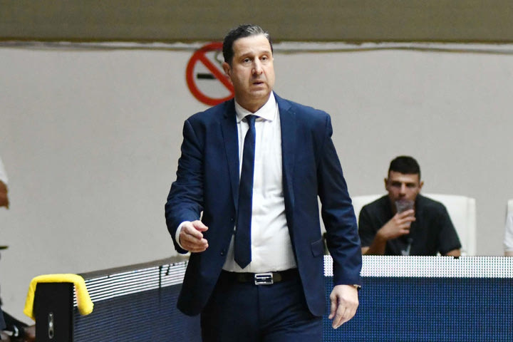 Τακιανός: “Και οι δύο ομάδες παίζουν με κόπωση, ελπίζω να μην είναι σοβαροί οι τραυματισμοί των Μούντι και Καράμπελα”