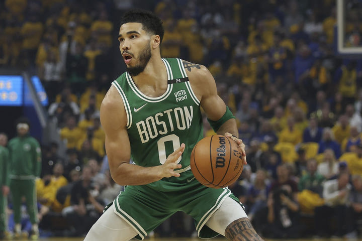 NBA Finals: Οι Σέλτικς ηττήθηκαν, όμως ο Τέιτουμ μπήκε σε μία κλειστή λίστα