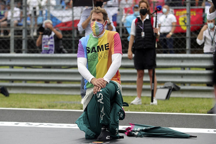 Φέτελ και Mercedes φέρνουν στη F1 τα μηνύματα του μήνα Pride των ΛΟΑΤΚΙ+