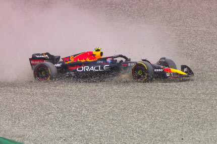 Formula 1, GP Αυστρίας: Η εκκίνηση και η επαφή Ράσελ – Πέρεζ που πέταξε έξω τον Μεξικανό