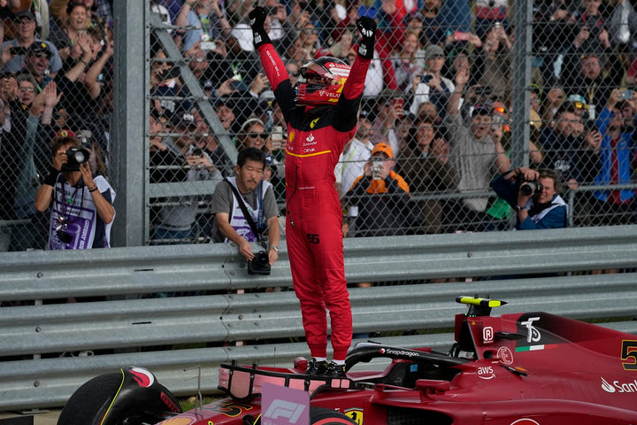 Formula 1: Ο θρίαμβος του Σάινθ που ίσως φέρει πόλεμο στη Ferrari, το σκωτσέζικο ντους της Red Bull και το comeback του Χάμιλτον