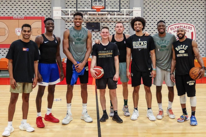 NBA: Οι παίκτες των Μπακς συνδύασαν τις διακοπές τους στην Ελλάδα με προπονήσεις στο βοηθητικό του ΣΕΦ