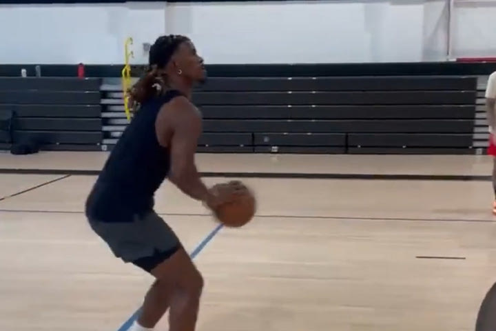 NBA: Ο Τζίμι Μπάτλερ άλλαξε εντελώς look, κάνοντας τα μαλλιά του ράστα