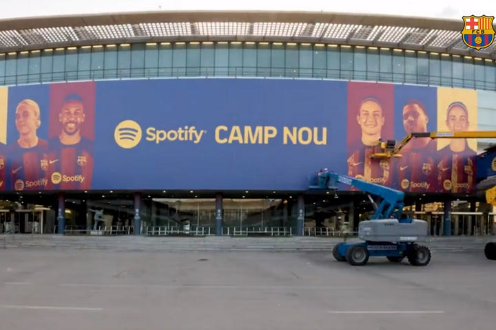 Μπαρτσελόνα: Το Spotify έντυσε την πρόσοψη του Καμπ Νου