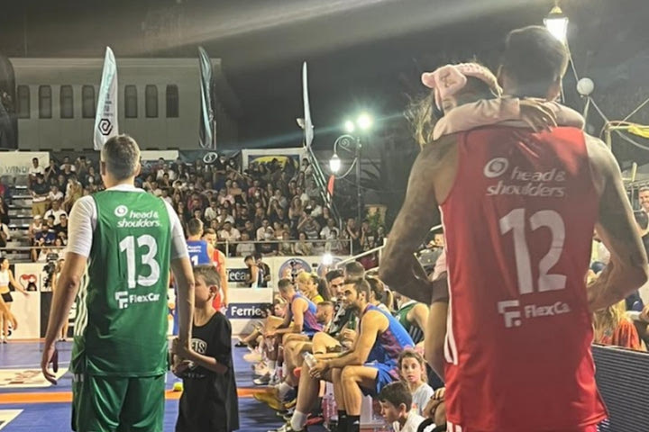 Stoiximan AegeanBall: Η συγκινητική φωτογραφία του Πρίντεζη και του Διαμαντίδη με τα παιδιά τους