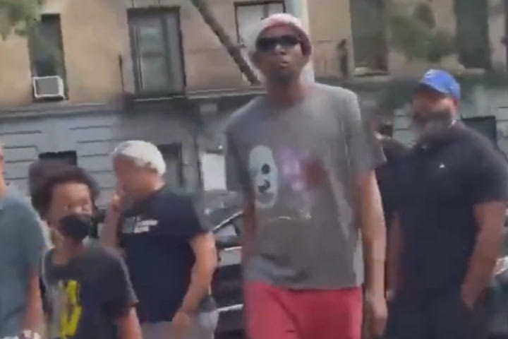 NBA: Πιτσιρικάς έγινε viral έπειτα από χειραψία με τον Ντουράντ, λέγοντας ότι δεν θα πλύνει το χέρι του για… ένα μήνα