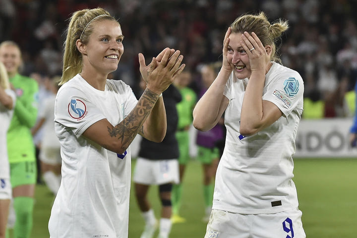 Euro 2022 γυναικών: Αγγλία και Γερμανία κοντράρονται στο γεμάτο “Γουέμπλεϊ” με φόντο το βαρύτιμο τρόπαιο