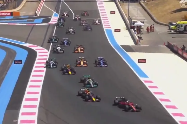 GP Γαλλίας: Ο Χάμιλτον πέρασε τον Πέρεζ στην εκκίνηση