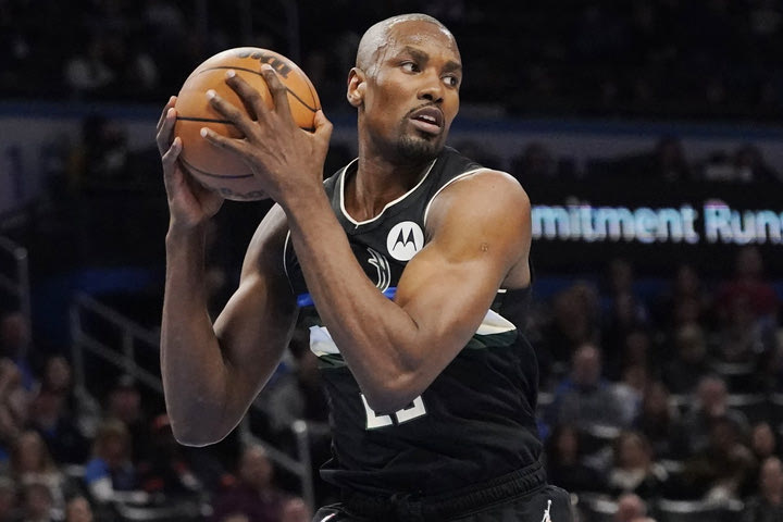 NBA: Απαράδεκτο σχόλιο του Κέντρικ Πέρκινς για την ηλικία του Σερτζ Ιμπάκα που τον “διέλυσε” στο Twitter