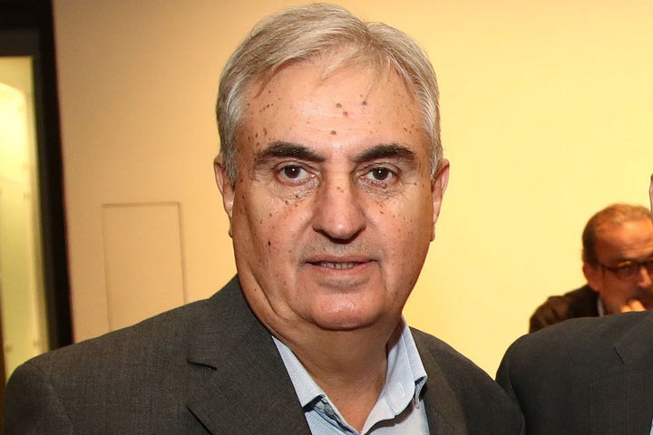 Πλήθος κόσμου στο “αντίο” στον Γιώργο Κονδύλη