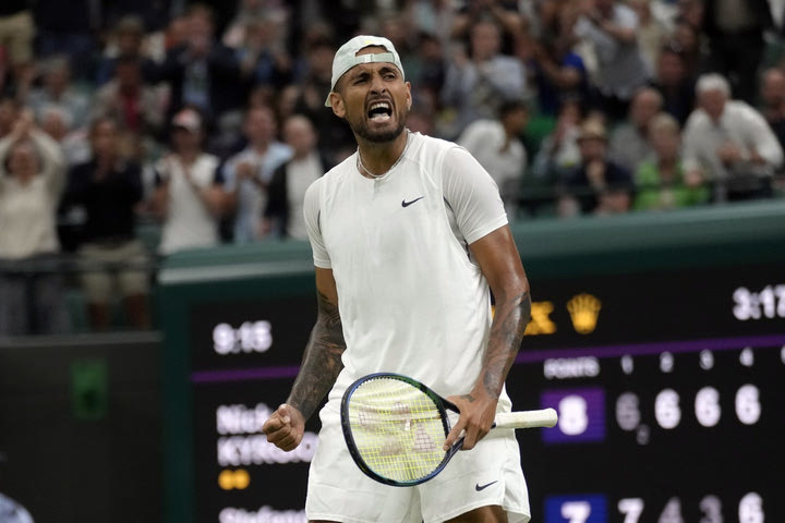 Ο Κύργιος γεμίζει την πλάτη του με tattoo Pokemon