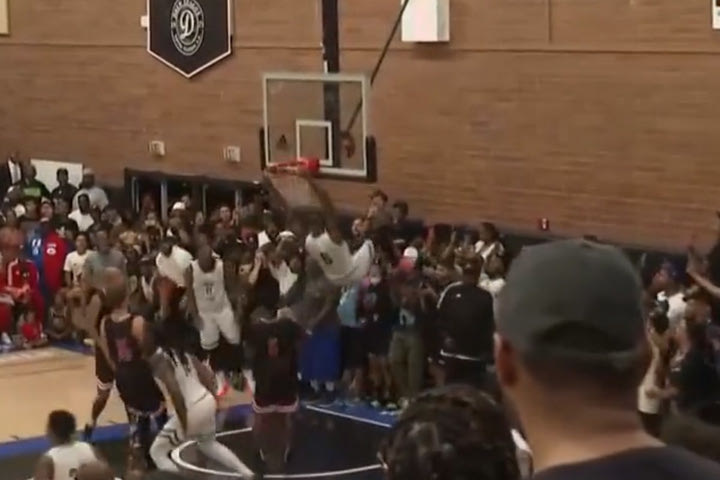 ΛεΜπρόν Τζέιμς: Ντεμπούτο με 42 πόντους στην Drew League μέσα σε πανζουρλισμό