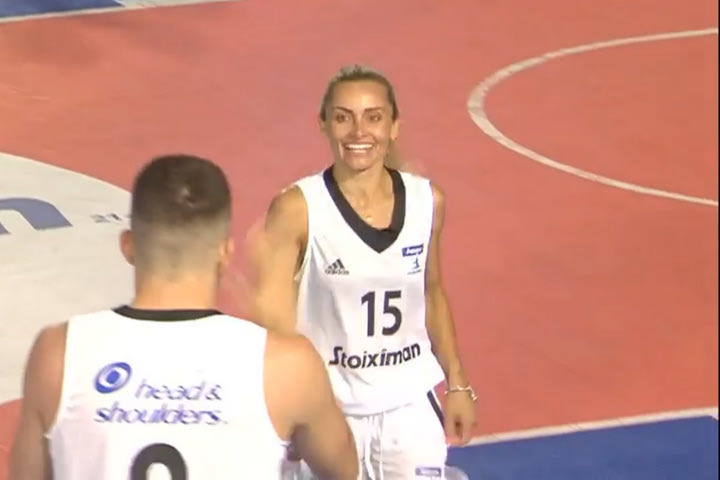 Stoiximan AegeanBall: Η εντυπωσιακή είσοδος της Βασιλικής Μιλλούση