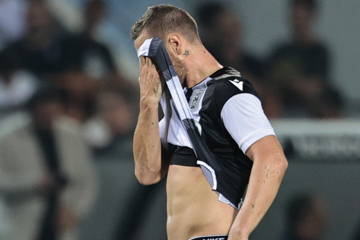 ΠΑΟΚ – Λέφσκι 1-1: Ναυάγιο για τον Δικέφαλο, εκτός Ευρώπης από τον Ιούλιο, τελείωσε το ματς με εννέα παίκτες