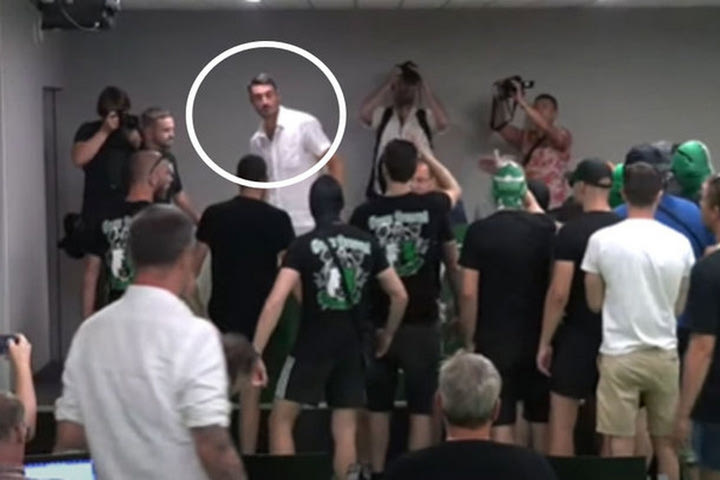 Οι οργανωμένοι της Ολίμπια έδιωξαν τον Ριέρα από την παρουσίασή του ως προπονητής