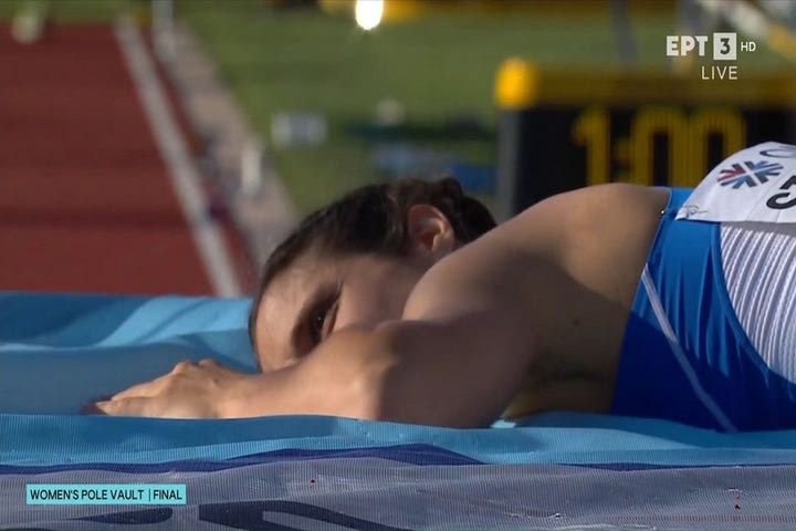 Στεφανίδη: Πέρασε με την τρίτη τα 4,70μ με την Μόρις να την χειροκροτεί