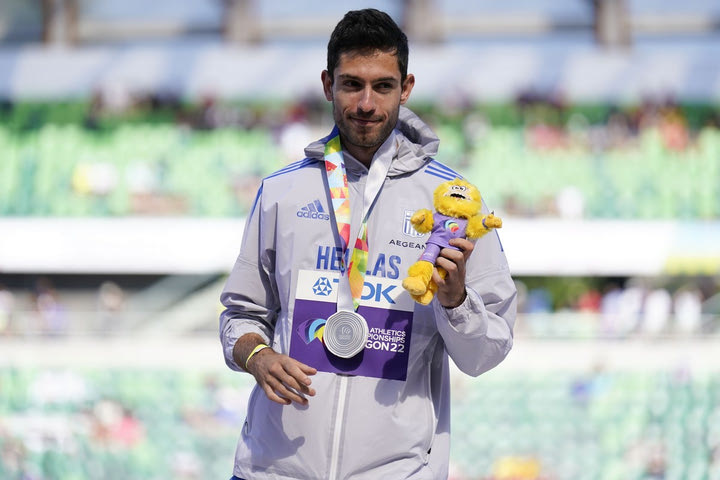 Τεντόγλου: Η απονομή του ασημένιου μεταλλίου στο Παγκόσμιο πρωτάθλημα στίβου
