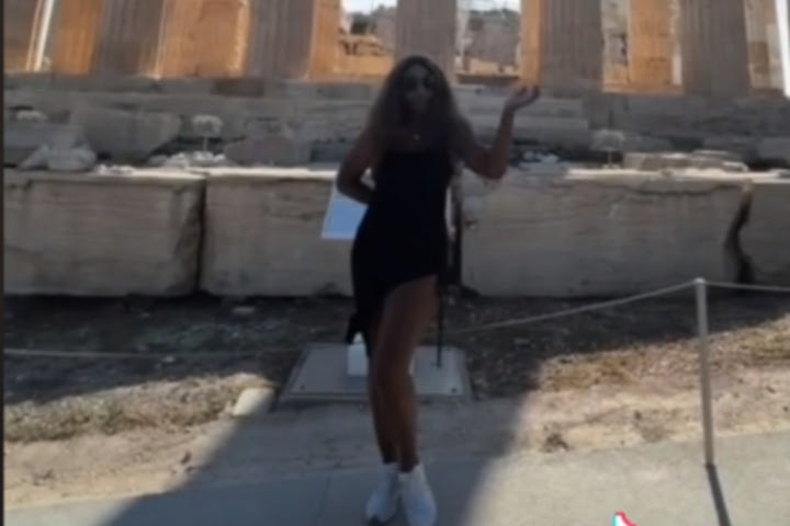 Ενθουσιασμένη η Σερίνα Γουίλιμας με την Ακρόπολη και τα αξιοθέατα της Αθήνας