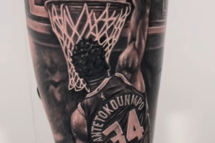 Ο Γιάννης Αντετοκούνμπο έγινε απίθανο tattoo σε γάμπα