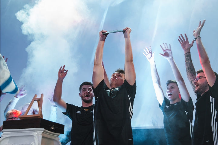 Σήμερα η πρεμιέρα του Greek Legends League