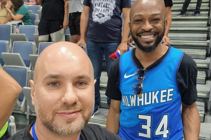 Αποστολή EuroBasket: Στις εξέδρες της Stark Arena και ο φίλαθλος από τις ΗΠΑ για τον Γιάννη Αντετοκούνμπο