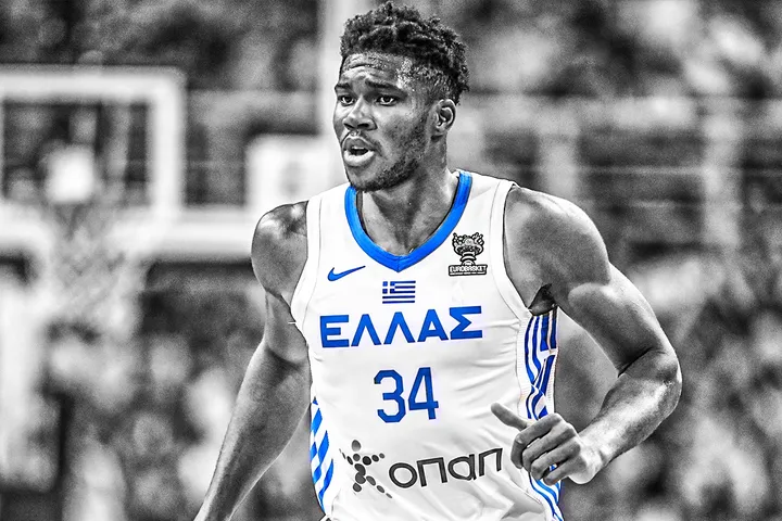 Ανατροπή με τους σημαιοφόρους: Γιάννης Αντετοκούνμπο και Αντιγόνη Ντρισμπιώτη θα σηκώσουν την ελληνική σημαία στην Τελετή Έναρξης των Ολυμπιακών Αγώνων