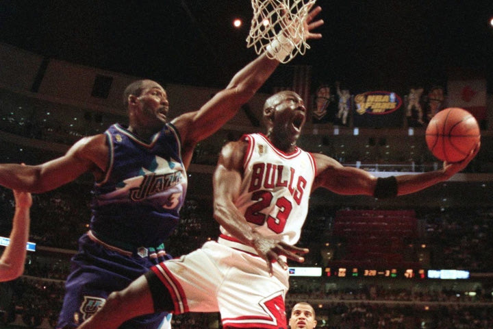 NBA, Τζόρνταν: Φανέλα από τους τελικούς του 1998 “φλερτάρει” με το φράγμα των 5 εκατ. δολαρίων