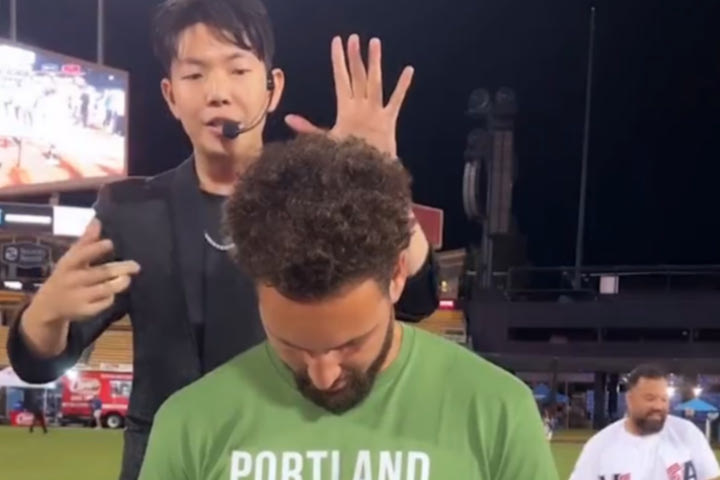 Κλέι Τόμπσον: Συμμετείχε σε σόου υπνωτισμού στη διάρκεια αγώνα μπέιζμπολ