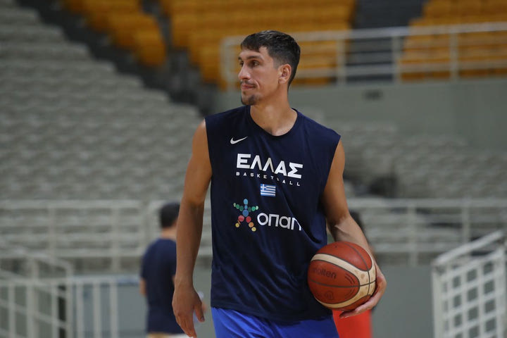 Ο Γιαννούλης Λαρεντζάκης στο SPORT24: “Το timing είναι καλό, αλλά δεν χρειάζονται μεγάλα λόγια”