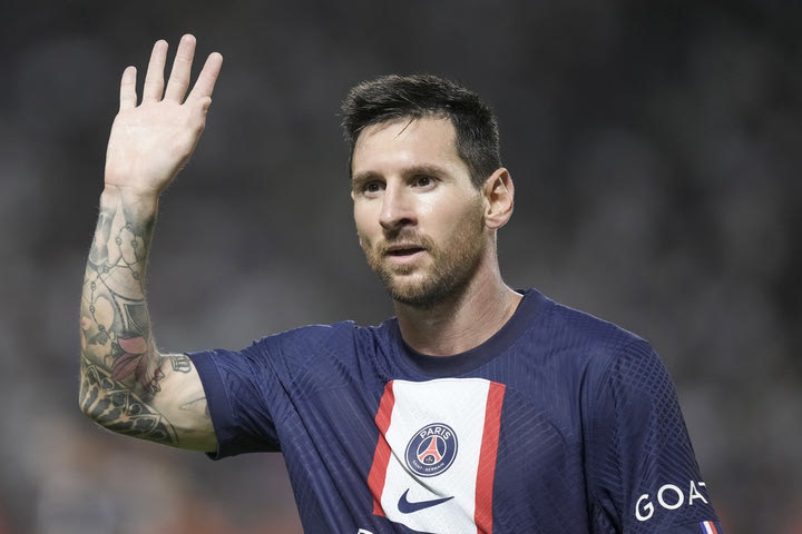 Mundo Deportivo: “Ο Μέσι θα συνεχίσει το ποδόσφαιρο για τουλάχιστον δύο χρόνια και θα ανανεώσει με την Παρί”