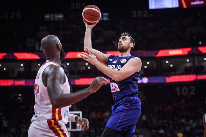 EuroBasket 2022: Συναγερμός στη Σερβία, τραυματίστηκε και ο Μιλουτίνοβ