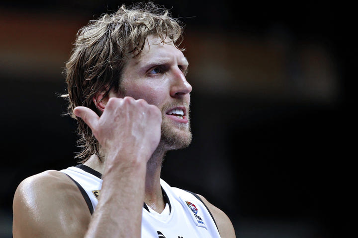 EuroBasket 2022: Η Γερμανία αποσύρει τη φανέλα του Νοβίτσκι στο ματς της πρεμιέρας κόντρα στην Γαλλία