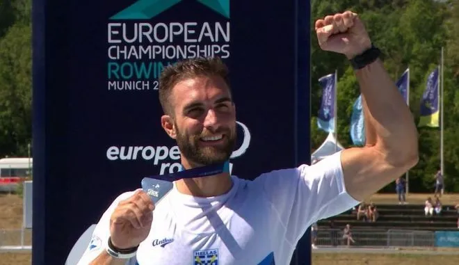 Η απονομή του ασημένιου μεταλλίου στον Στέφανο Ντούσκο