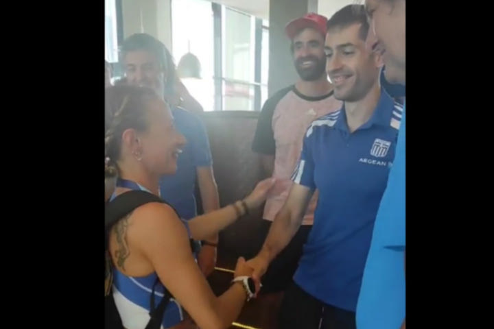 Ντρισμπιώτη: Αποθεωτική υποδοχή στο ξενοδοχείο για την πρωταθλήτρια Ευρώπης