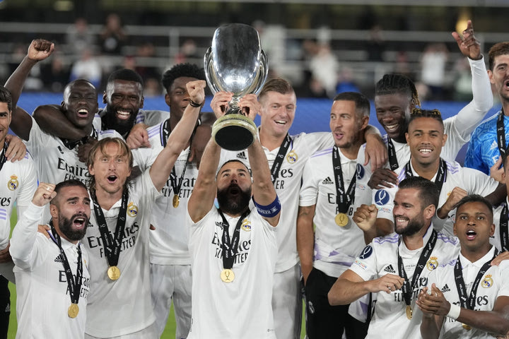 Ρεάλ – Άιντραχτ 2-0: Βασίλισσα των τροπαίων, δικό της το Super Cup Ευρώπης με Αλάμπα και Μπενζεμά