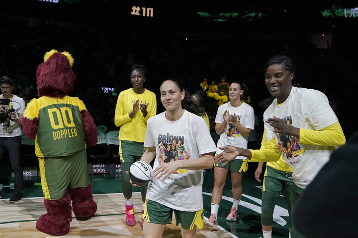 WNBA: Αποθέωση και συγκίνηση για Σου Μπερντ στο Σιάτλ