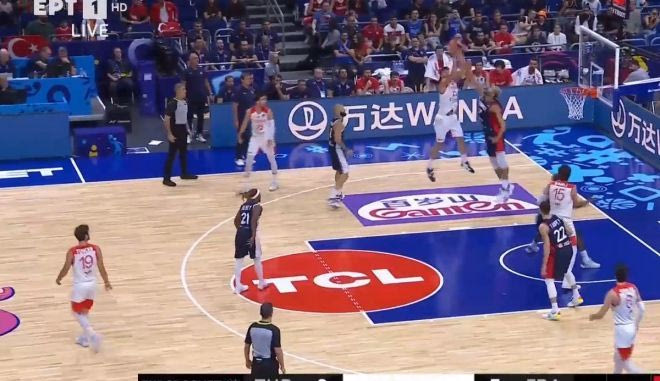 Εντυπωσιακό buzzer-beater του Σενγκούν μπροστά στον Γκομπέρ