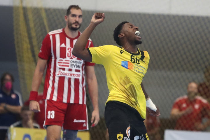 ΑΕΚ – Ολυμπιακός 25-22: Ξεκίνημα με το δεξί στην Handball Premier για την Ένωση απέναντι στους ερυθρόλευκους