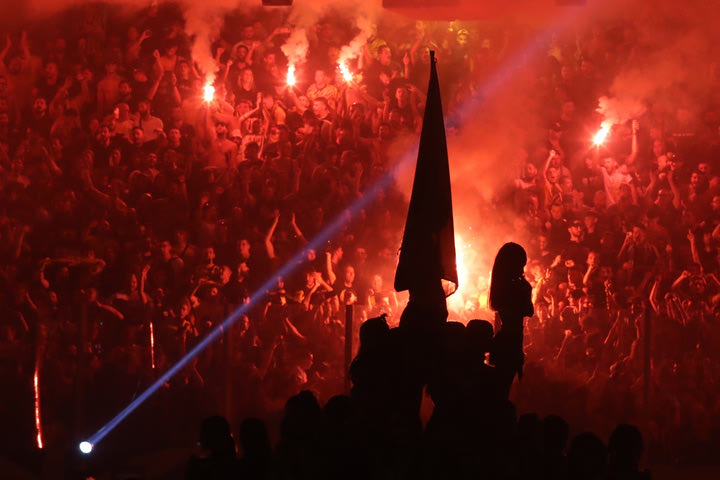 OPAP Arena: Η έκρηξη της Θύρας 21 με καπνογόνα και συνθήματα