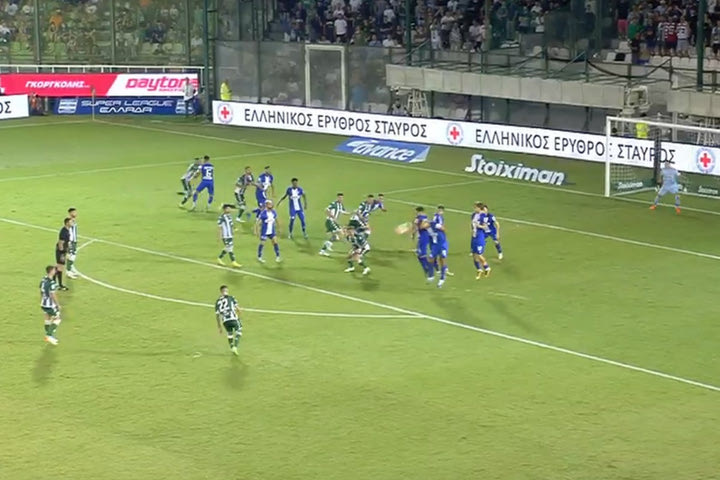 Η εκτέλεση φάουλ του Αϊτόρ για το 1-0 του Παναθηναϊκού κόντρα στον ΠΑΣ
