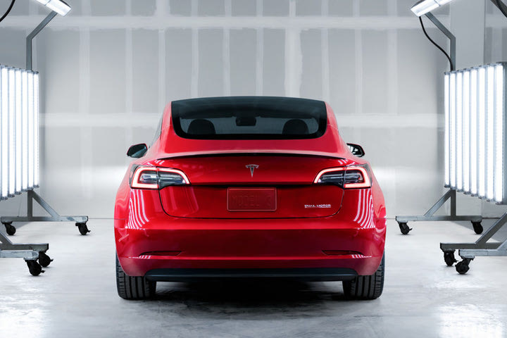 Συνεργασία Tesla – Karenta: Στην Αργυρούπολη το νέο εξουσιοδοτημένο φανοποιείο της Tesla