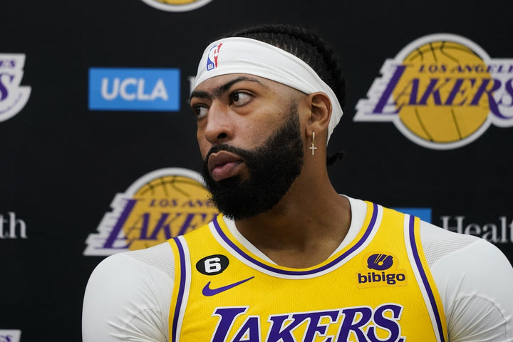 NBA: Ο Άντονι Ντέιβις αποκάλυψε τη σοβαρή αιτία για τον προσωπικό καταποντισμό του από το τρίποντο
